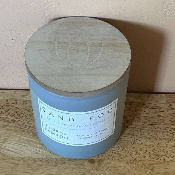 SAND + FOG Floral Bamboo Luxury Scented Candle With Essential Oils. Brand New! - Picture 4 of 6